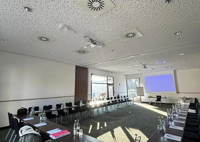 Hotel Express - Odysseum By Ihg 3*